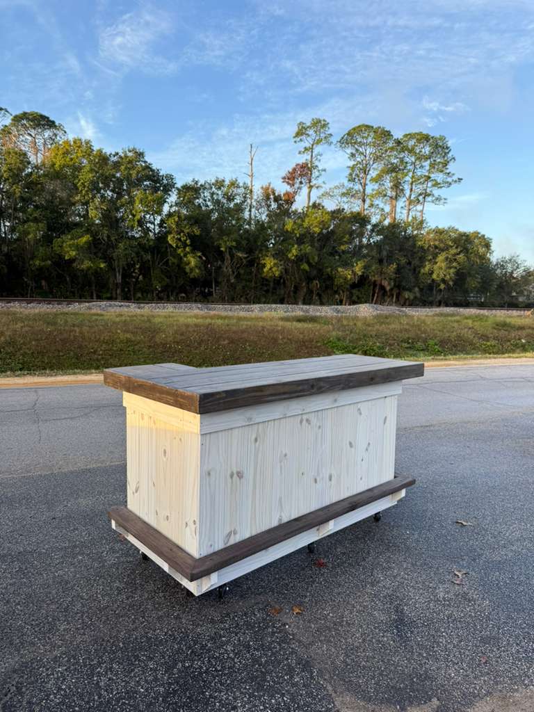 π386-346-5172 | 5FT L on right (bartenders perspective) β 1x Shelf, Footrest (all), Stain